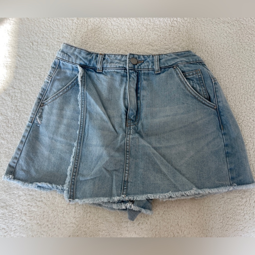 Vero Moda Denim High-Waisted Frayed Hem Shorts - Size M 165/84A